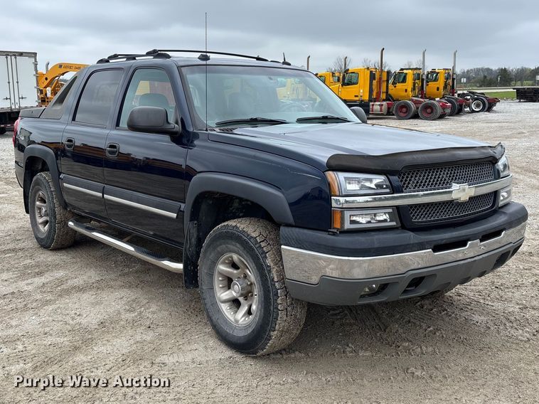 image for item FB3413 2004 Chevrolet Avalanche Crew Cab pickup truck