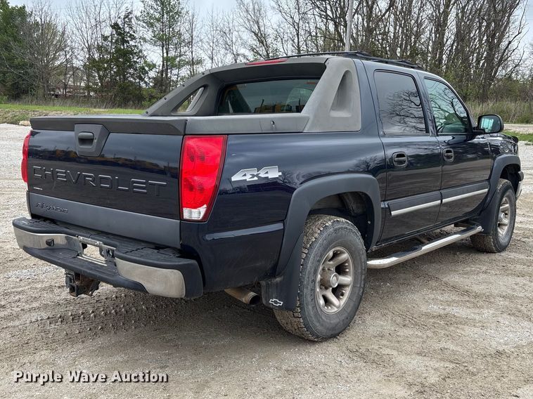 image for item FB3413 2004 Chevrolet Avalanche Crew Cab pickup truck