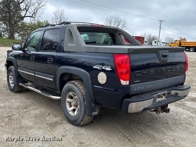 image for item FB3413 2004 Chevrolet Avalanche Crew Cab pickup truck