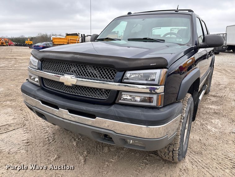 image for item FB3413 2004 Chevrolet Avalanche Crew Cab pickup truck