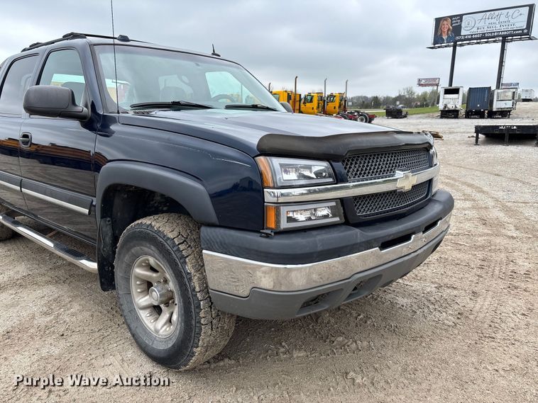 image for item FB3413 2004 Chevrolet Avalanche Crew Cab pickup truck
