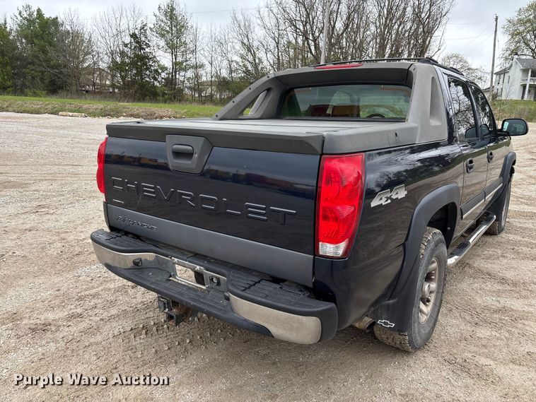 image for item FB3413 2004 Chevrolet Avalanche Crew Cab pickup truck