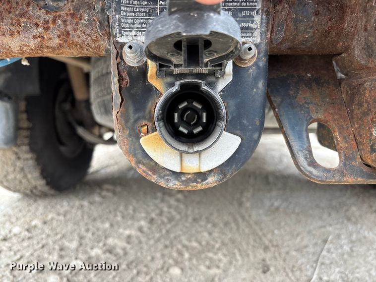 image for item FB3413 2004 Chevrolet Avalanche Crew Cab pickup truck