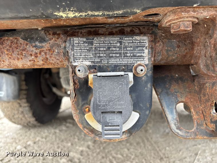 image for item FB3413 2004 Chevrolet Avalanche Crew Cab pickup truck