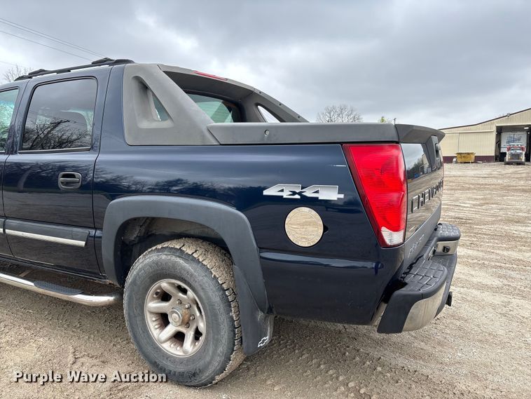 image for item FB3413 2004 Chevrolet Avalanche Crew Cab pickup truck
