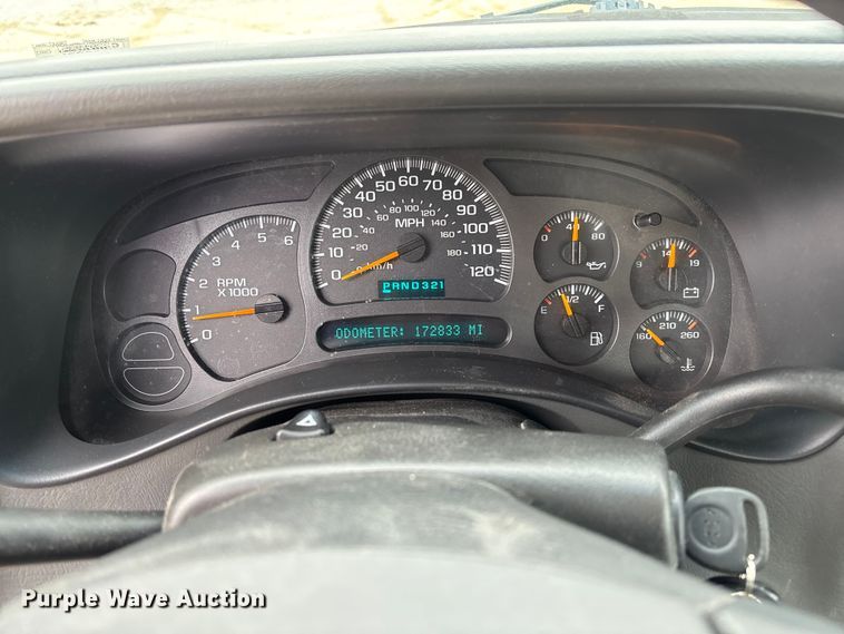 image for item FB3413 2004 Chevrolet Avalanche Crew Cab pickup truck