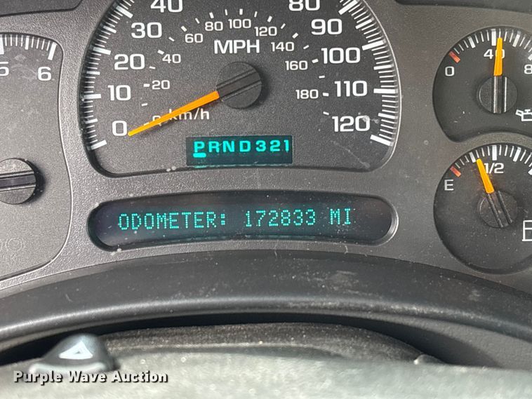image for item FB3413 2004 Chevrolet Avalanche Crew Cab pickup truck