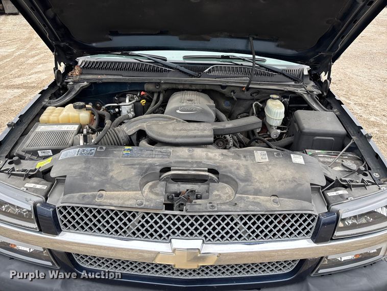 image for item FB3413 2004 Chevrolet Avalanche Crew Cab pickup truck