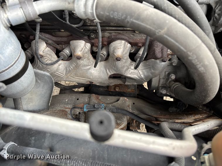 image for item FB3413 2004 Chevrolet Avalanche Crew Cab pickup truck