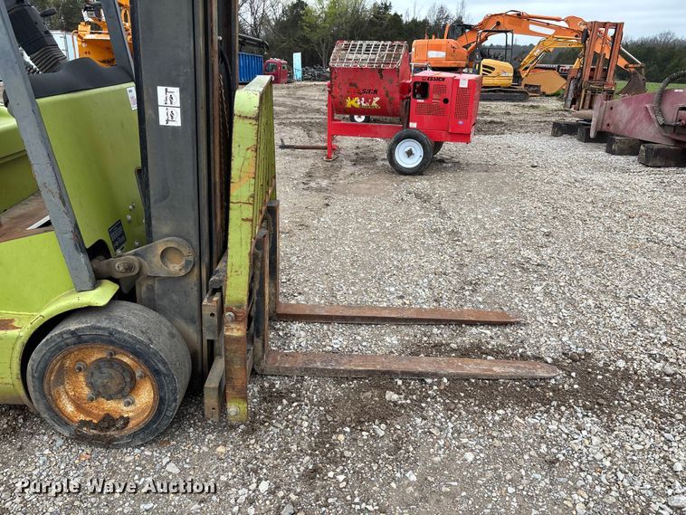 image for item FB3417 Clark ECG32 forklift