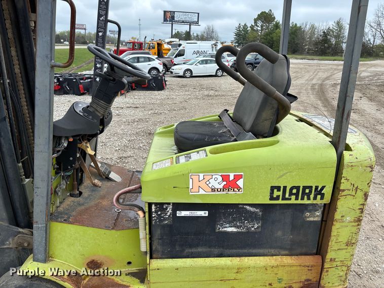 image for item FB3417 Clark ECG32 forklift