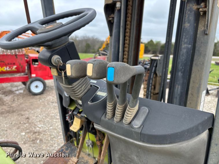 image for item FB3417 Clark ECG32 forklift