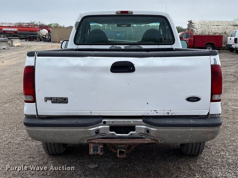 image for item FB3434 2004 Ford F250 Super Duty pickup truck