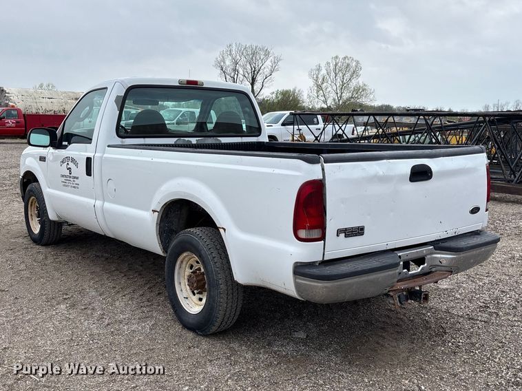 image for item FB3434 2004 Ford F250 Super Duty pickup truck
