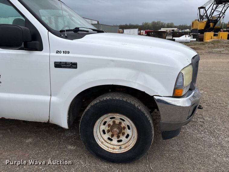 image for item FB3434 2004 Ford F250 Super Duty pickup truck