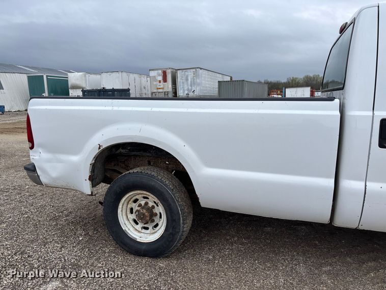 image for item FB3434 2004 Ford F250 Super Duty pickup truck