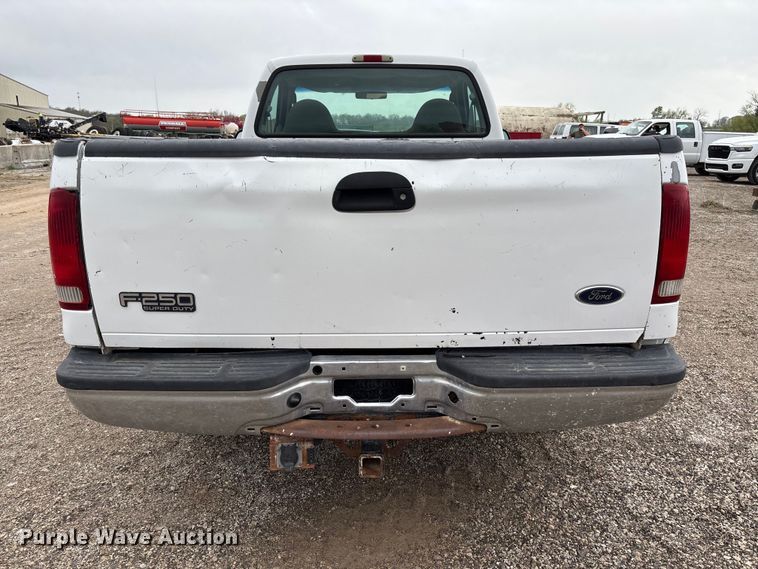 image for item FB3434 2004 Ford F250 Super Duty pickup truck