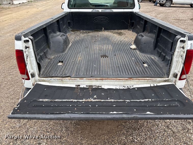 image for item FB3434 2004 Ford F250 Super Duty pickup truck