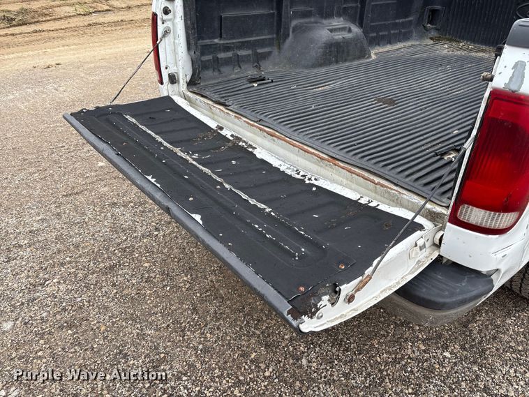 image for item FB3434 2004 Ford F250 Super Duty pickup truck