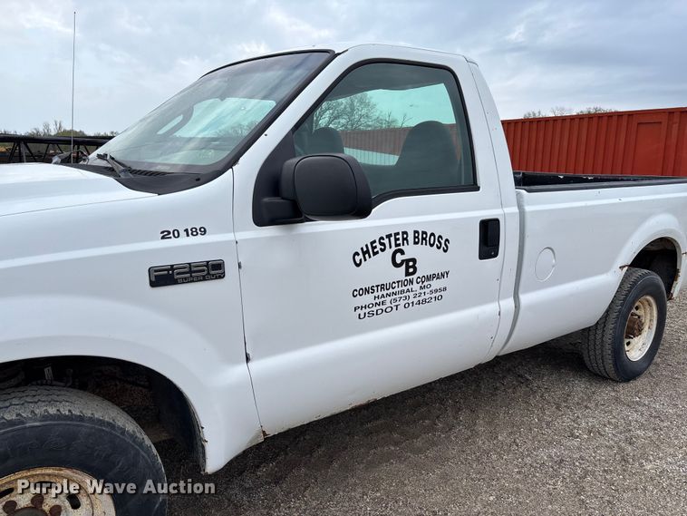 image for item FB3434 2004 Ford F250 Super Duty pickup truck