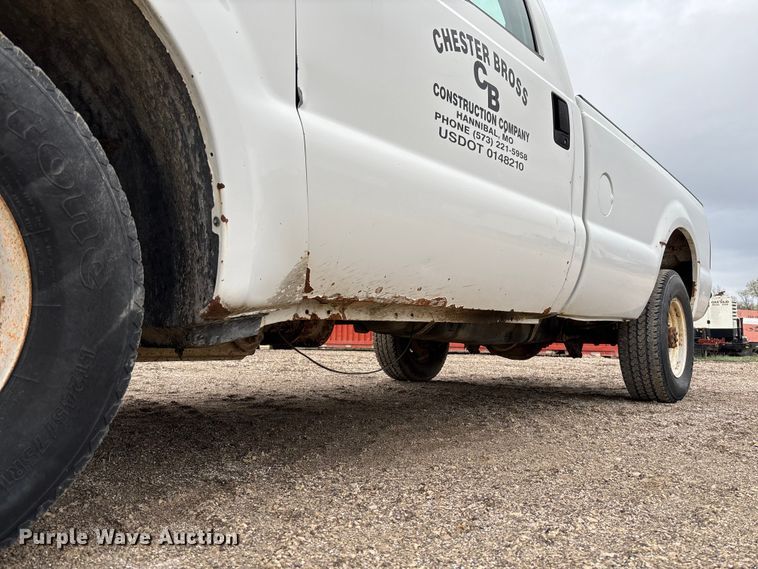 image for item FB3434 2004 Ford F250 Super Duty pickup truck