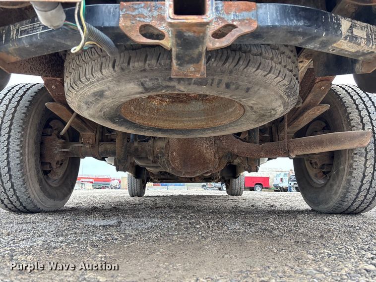 image for item FB3434 2004 Ford F250 Super Duty pickup truck