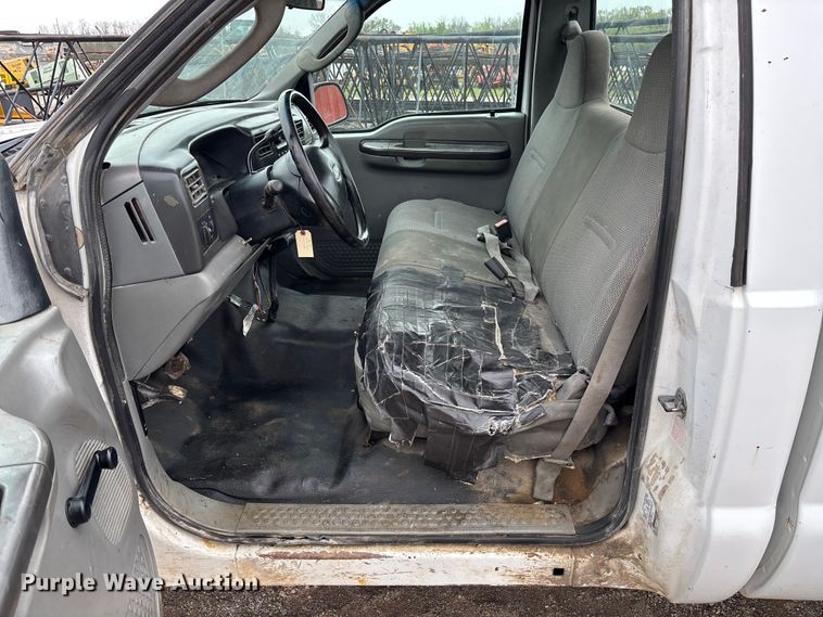 image for item FB3434 2004 Ford F250 Super Duty pickup truck