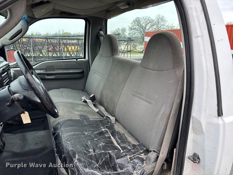 image for item FB3434 2004 Ford F250 Super Duty pickup truck