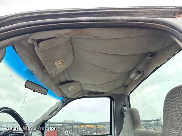 image for item FB3434 2004 Ford F250 Super Duty pickup truck