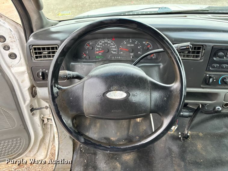 image for item FB3434 2004 Ford F250 Super Duty pickup truck