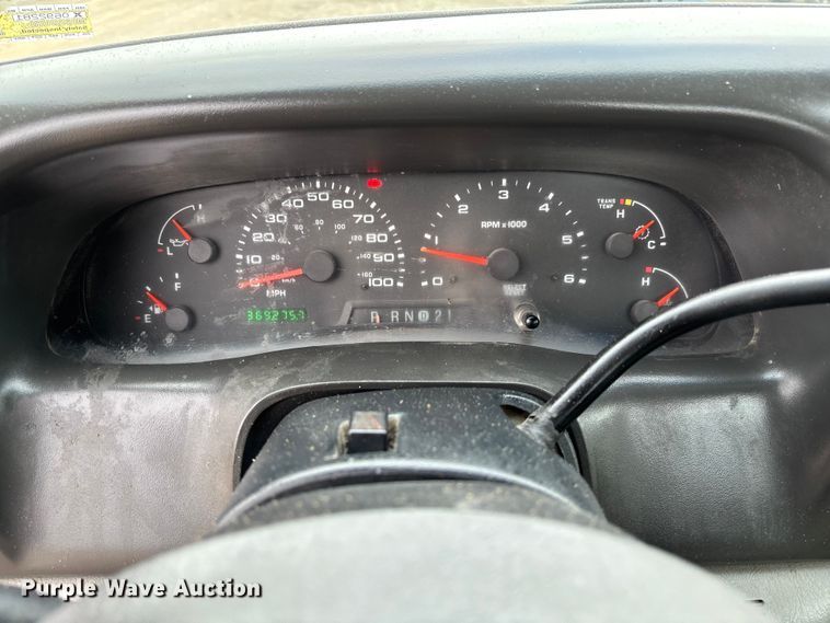 image for item FB3434 2004 Ford F250 Super Duty pickup truck