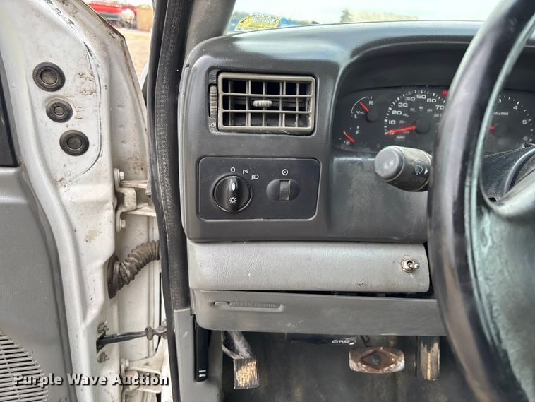 image for item FB3434 2004 Ford F250 Super Duty pickup truck