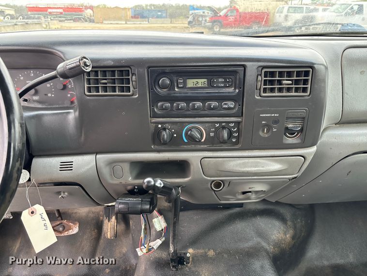 image for item FB3434 2004 Ford F250 Super Duty pickup truck