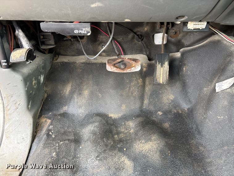 image for item FB3434 2004 Ford F250 Super Duty pickup truck