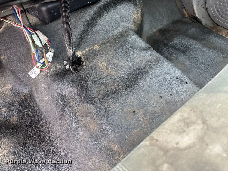 image for item FB3434 2004 Ford F250 Super Duty pickup truck