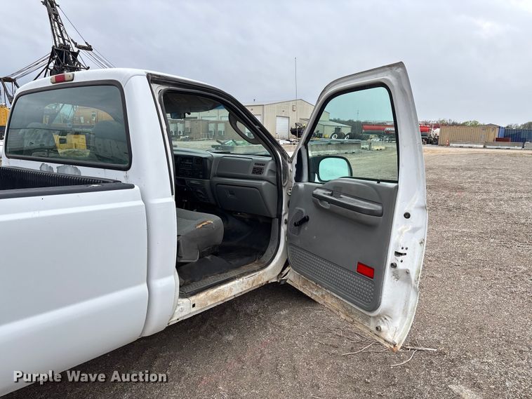 image for item FB3434 2004 Ford F250 Super Duty pickup truck