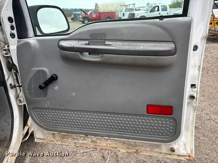 image for item FB3434 2004 Ford F250 Super Duty pickup truck
