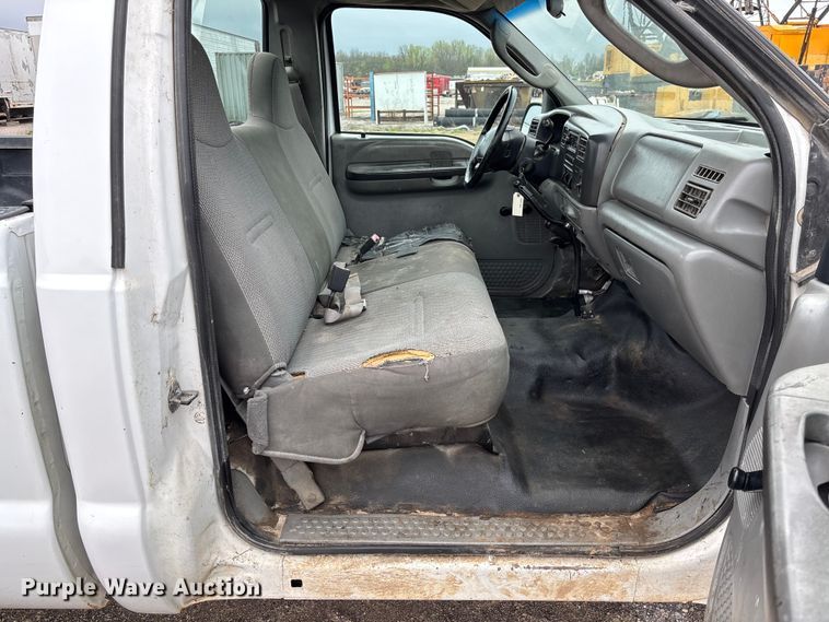 image for item FB3434 2004 Ford F250 Super Duty pickup truck