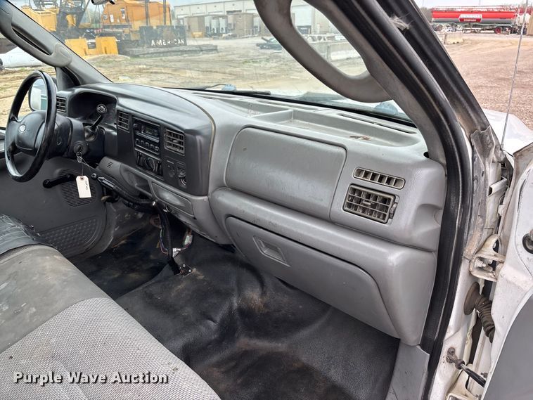 image for item FB3434 2004 Ford F250 Super Duty pickup truck