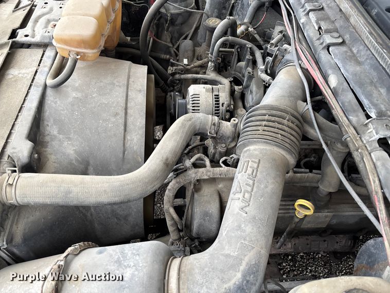 image for item FB3434 2004 Ford F250 Super Duty pickup truck