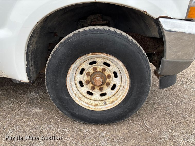 image for item FB3434 2004 Ford F250 Super Duty pickup truck