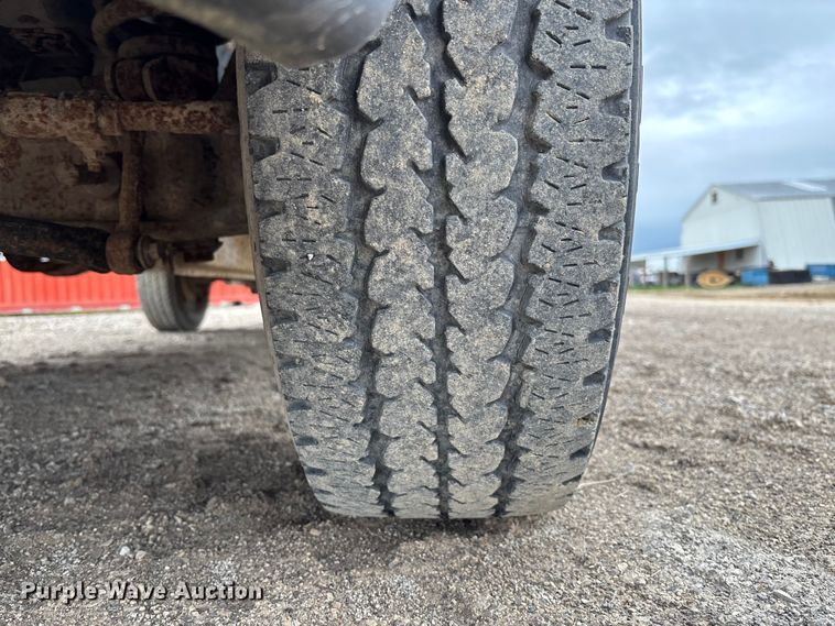 image for item FB3434 2004 Ford F250 Super Duty pickup truck