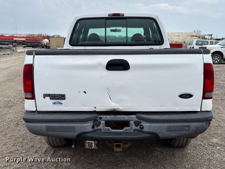 image for item FB3435 2002 Ford F250 Super Duty Crew Cab pickup truck