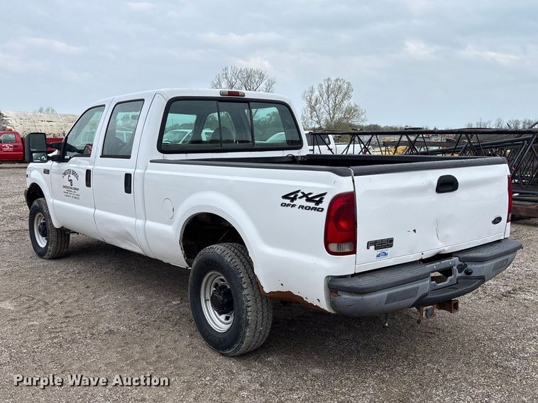 image for item FB3435 2002 Ford F250 Super Duty Crew Cab pickup truck