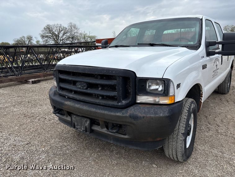 image for item FB3435 2002 Ford F250 Super Duty Crew Cab pickup truck