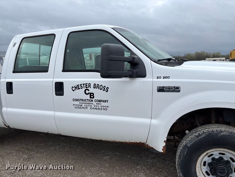 image for item FB3435 2002 Ford F250 Super Duty Crew Cab pickup truck