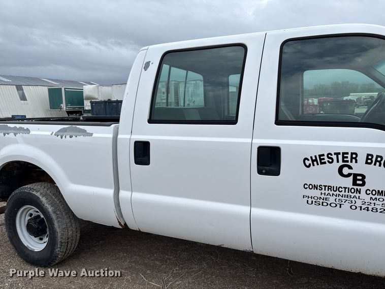 image for item FB3435 2002 Ford F250 Super Duty Crew Cab pickup truck