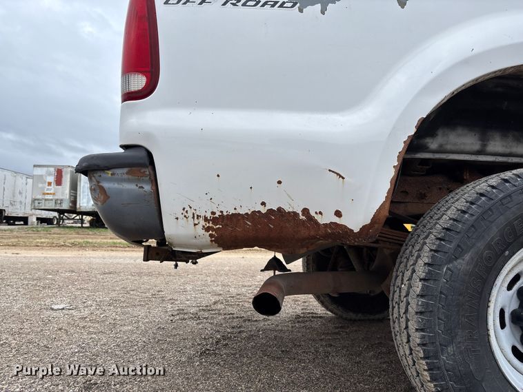 image for item FB3435 2002 Ford F250 Super Duty Crew Cab pickup truck