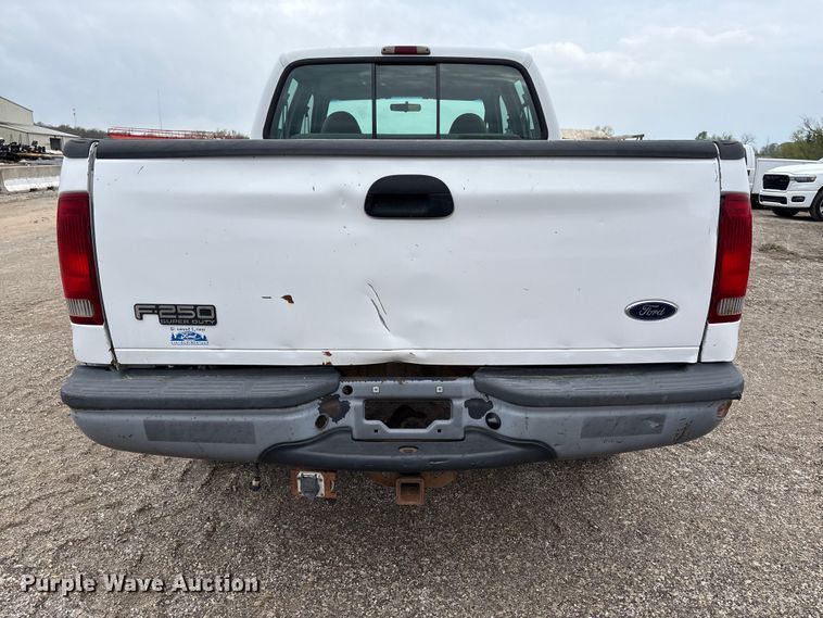 image for item FB3435 2002 Ford F250 Super Duty Crew Cab pickup truck