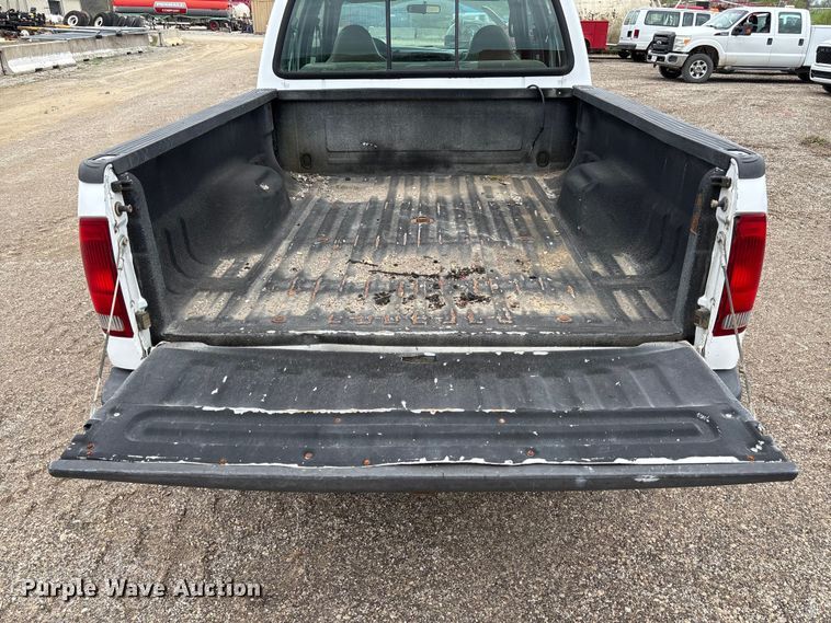image for item FB3435 2002 Ford F250 Super Duty Crew Cab pickup truck